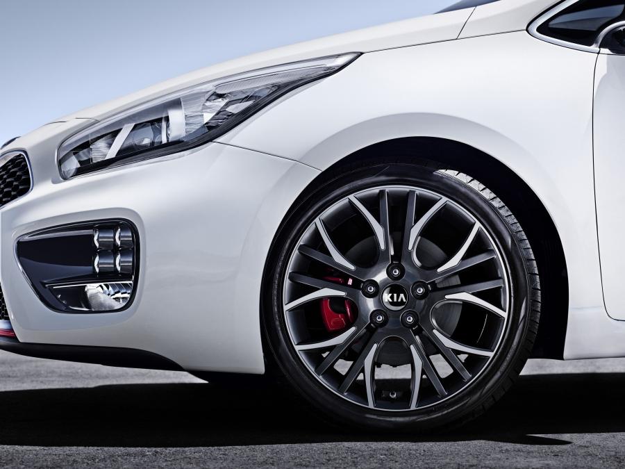  Kia pro_cee&rsquo;d GT 2013 года  (фото 11 из 15)
